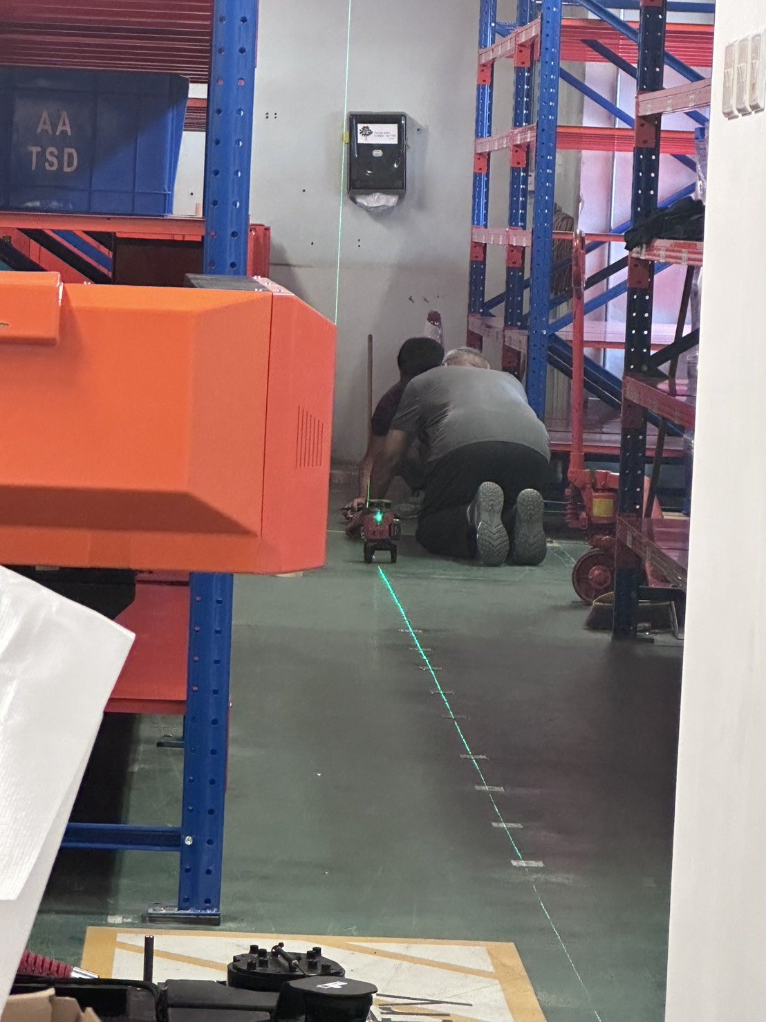 การ Calibrate ระบบ navigation ด้วย laser line ที่สนามบิน